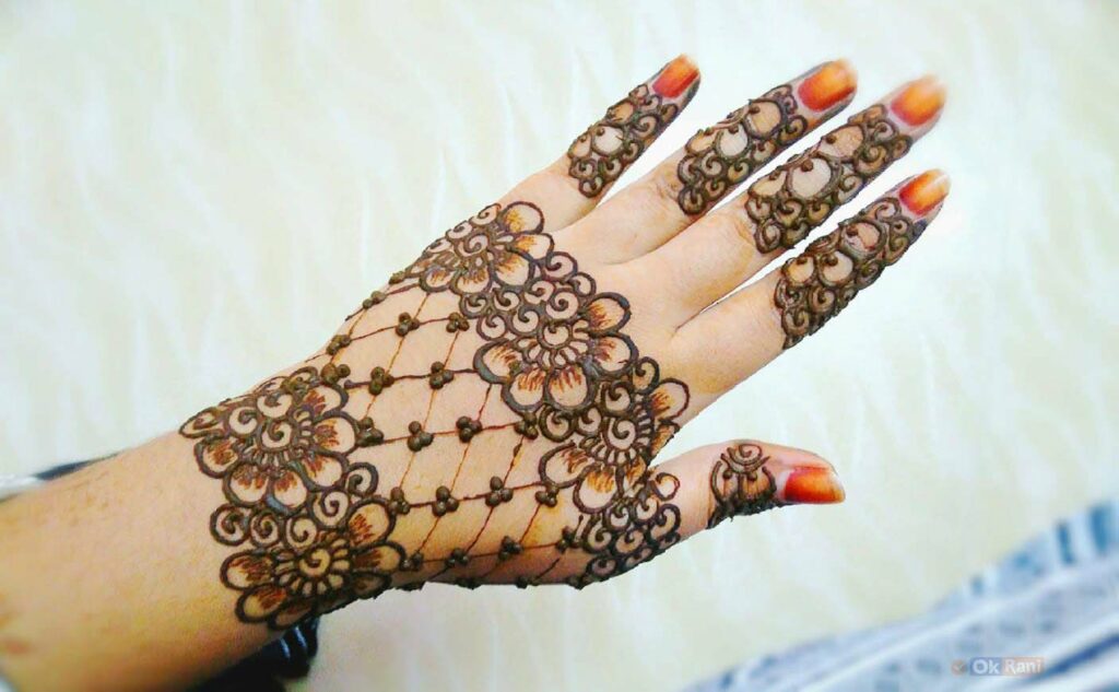 Simple Lace Back Hand Mehndi Designs