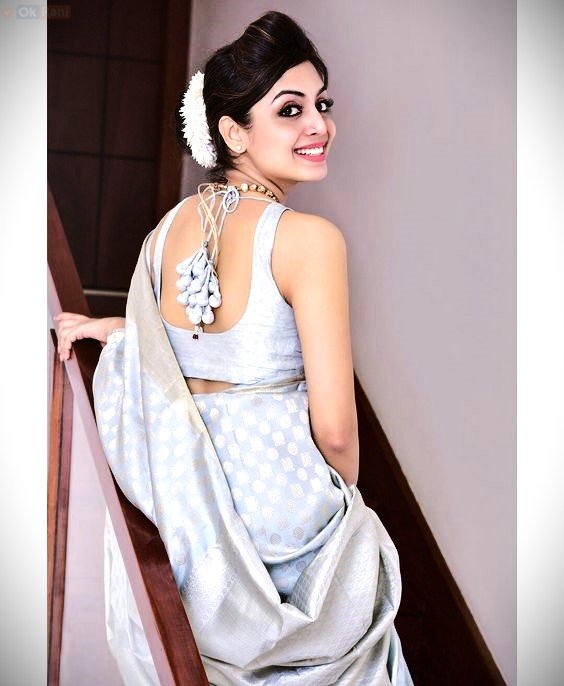 Sleeveless blouse designs for Silk Saree